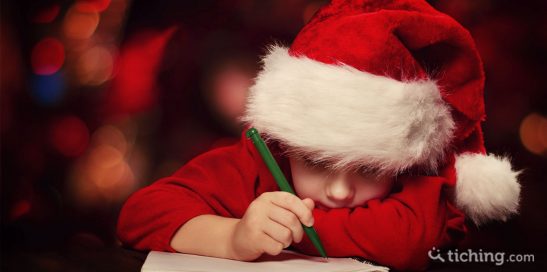 Niños escribiendo carta de Navidad