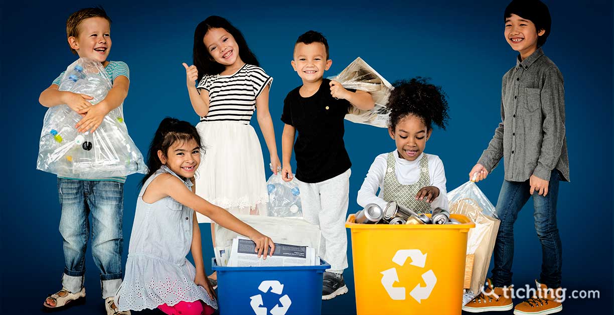 Niños reciclando para ilustrar la semana europea de la reducción de residuos